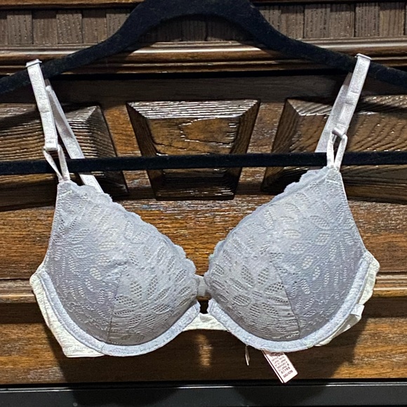 VICTORIA'S SECRET
Sexy Tee Cotton Eyelet Push-Up Bra - Picture 2 of 8